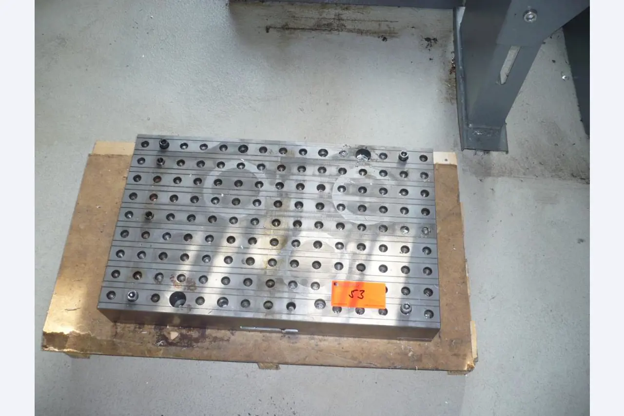 Tornos e fresadoras CNC, rectificadoras CNC, centros de maquinagem CNC-5