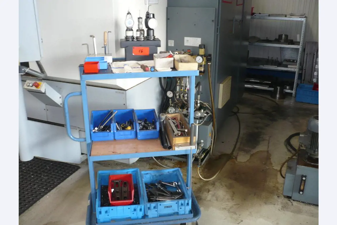 Tornos e fresadoras CNC, rectificadoras CNC, centros de maquinagem CNC-4