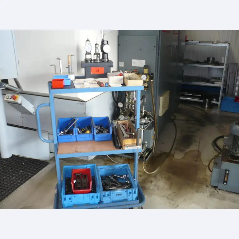 Tornos e fresadoras CNC, rectificadoras CNC, centros de maquinagem CNC-4