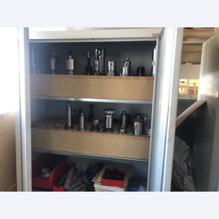 Tornos e fresadoras CNC, rectificadoras CNC, centros de maquinagem CNC-1