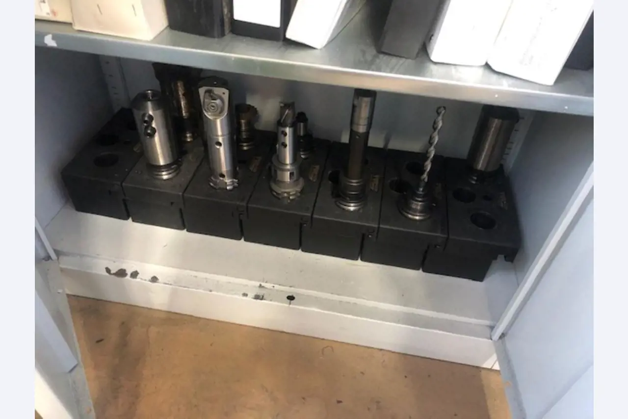 Tornos e fresadoras CNC, rectificadoras CNC, centros de maquinagem CNC-2