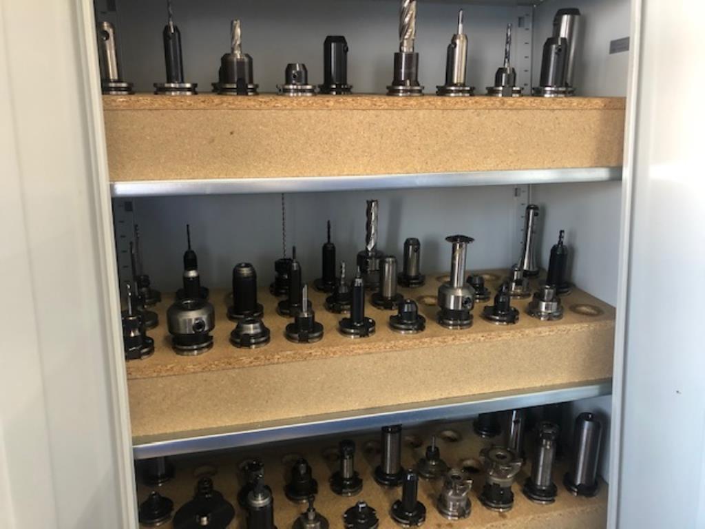 Tornos e fresadoras CNC, rectificadoras CNC, centros de maquinagem CNC-3