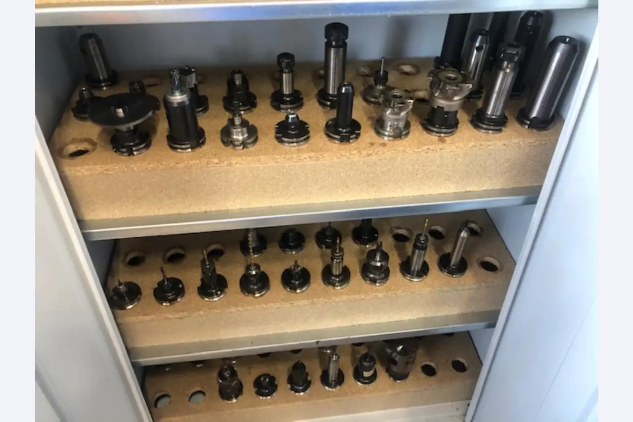 Tornos e fresadoras CNC, rectificadoras CNC, centros de maquinagem CNC-4