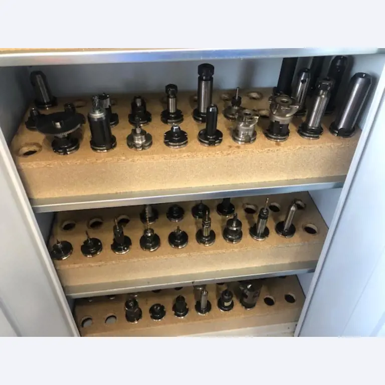 Tornos e fresadoras CNC, rectificadoras CNC, centros de maquinagem CNC-4