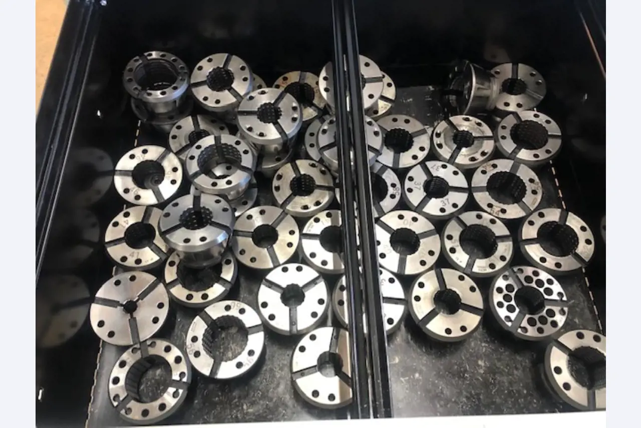 Tornos e fresadoras CNC, rectificadoras CNC, centros de maquinagem CNC-2