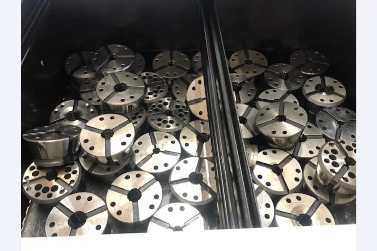 Tornos e fresadoras CNC, rectificadoras CNC, centros de maquinagem CNC-3