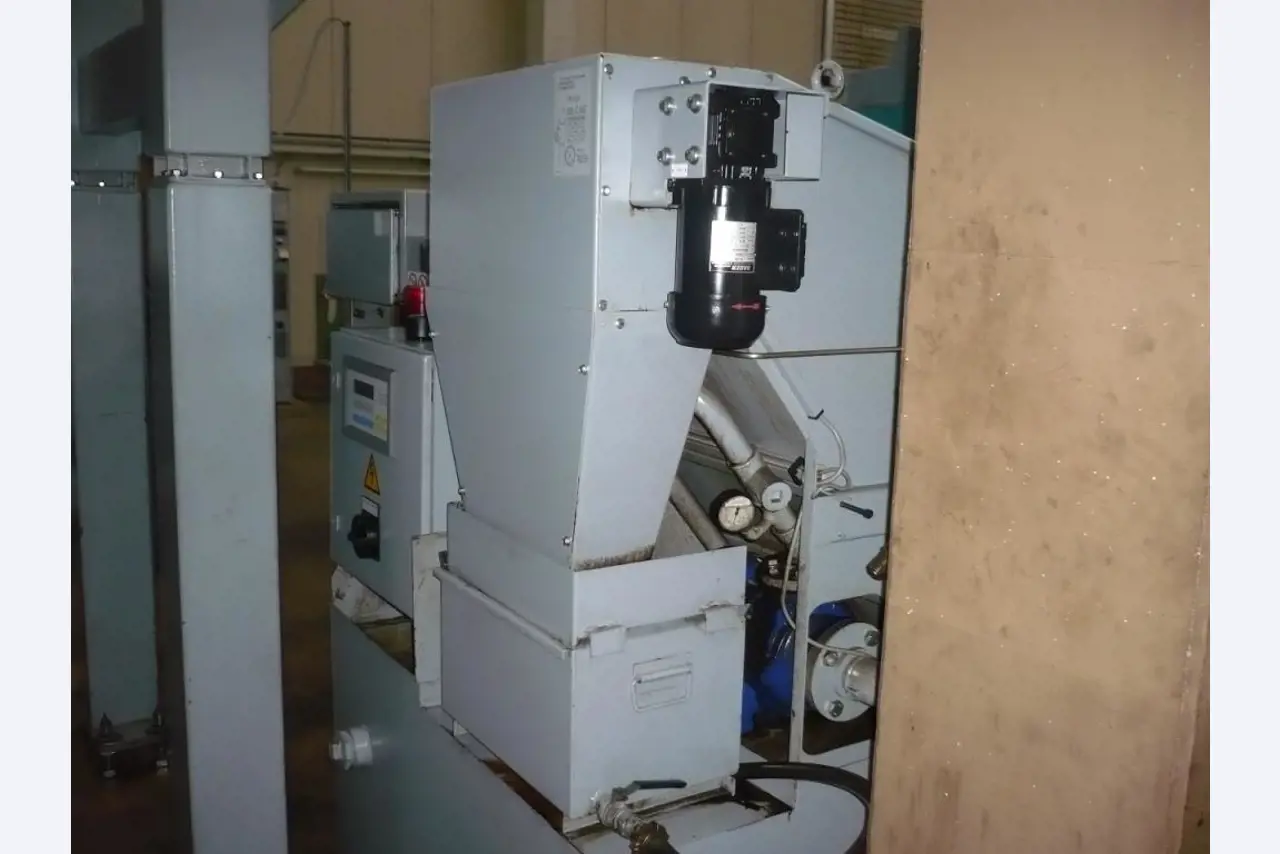 Tornos e fresadoras CNC, rectificadoras CNC, centros de maquinagem CNC-6