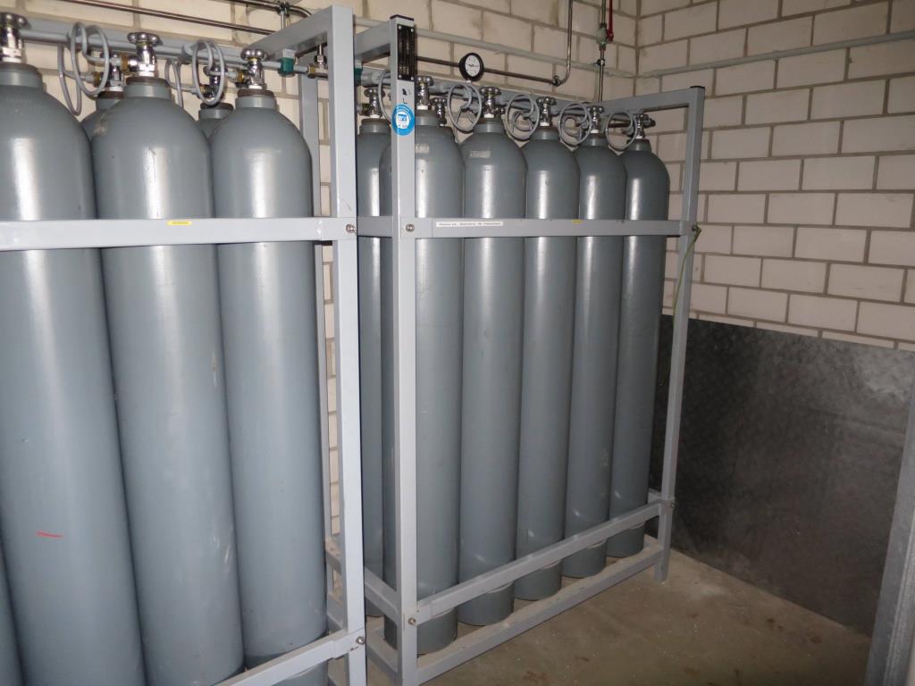 
technical installations as well as operating and business equipment in the field of diving and overpressure medicine<br>-6