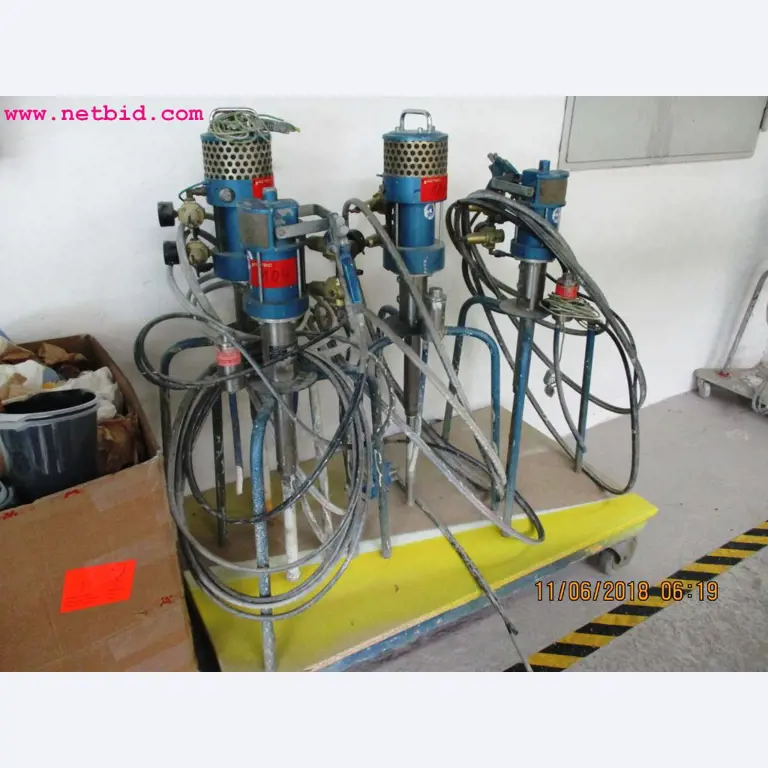 Equipamento operacional e de escritório <br>de um fabricante de móveis-1