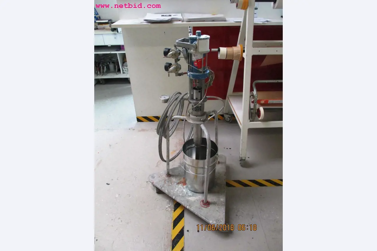 Equipamento operacional e de escritório <br>de um fabricante de móveis-2