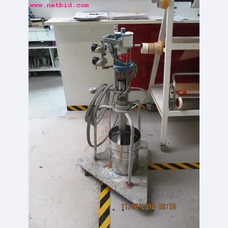 Equipamento operacional e de escritório <br>de um fabricante de móveis-2