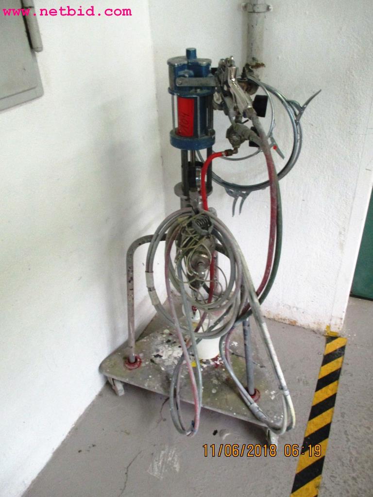 
Equipamento operacional e de escritório <br>de um fabricante de móveis-3