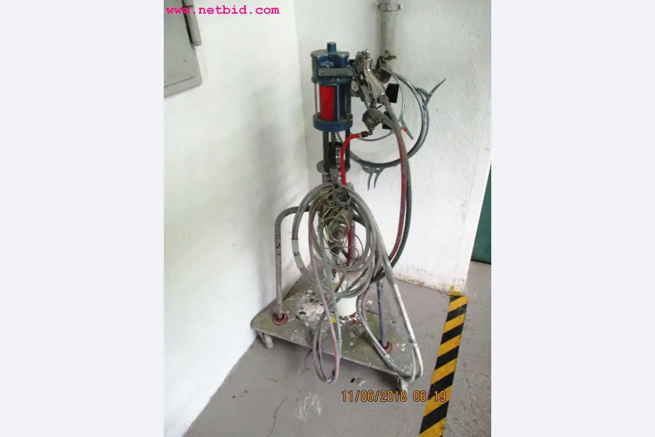 Equipamento operacional e de escritório <br>de um fabricante de móveis-3