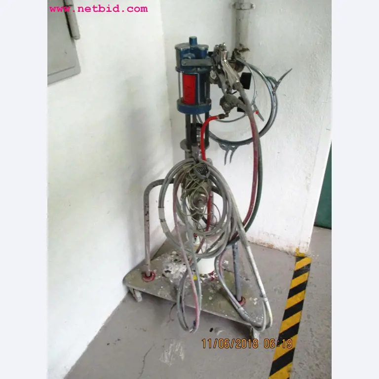 Equipamento operacional e de escritório <br>de um fabricante de móveis-3