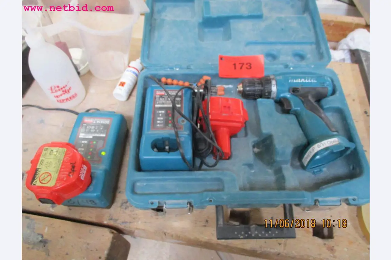 Equipement industriel et commercial <br>d'un fabricant de meubles-1