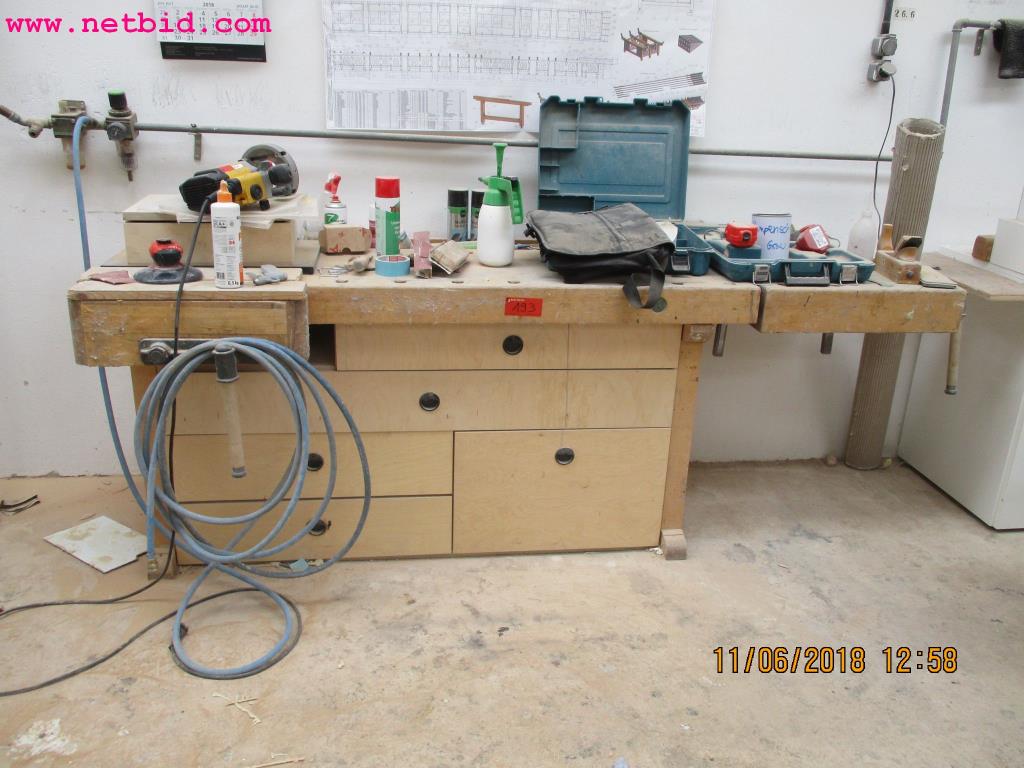 
Equipamento operacional e de escritório <br>de um fabricante de móveis-1