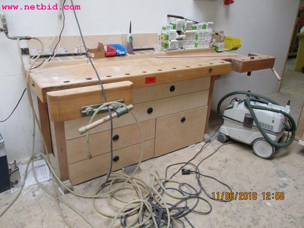 
Equipamento operacional e de escritório <br>de um fabricante de móveis-2