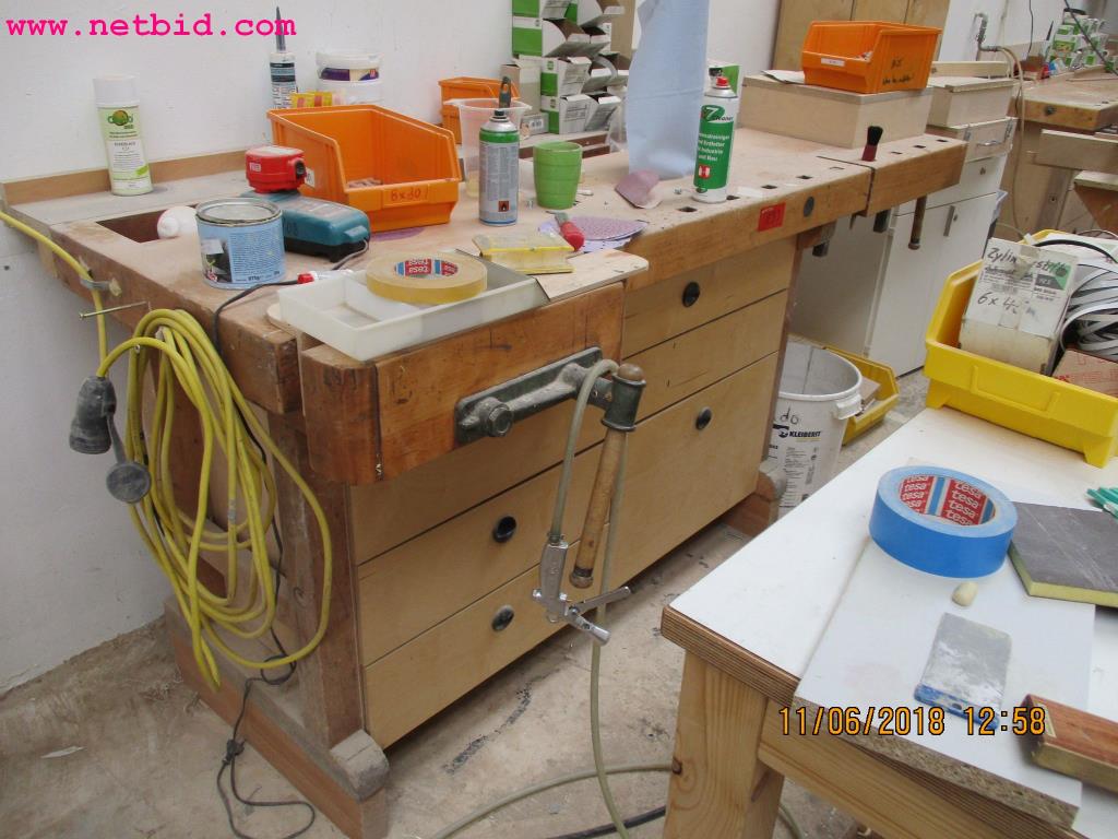 
Equipamento operacional e de escritório <br>de um fabricante de móveis-3