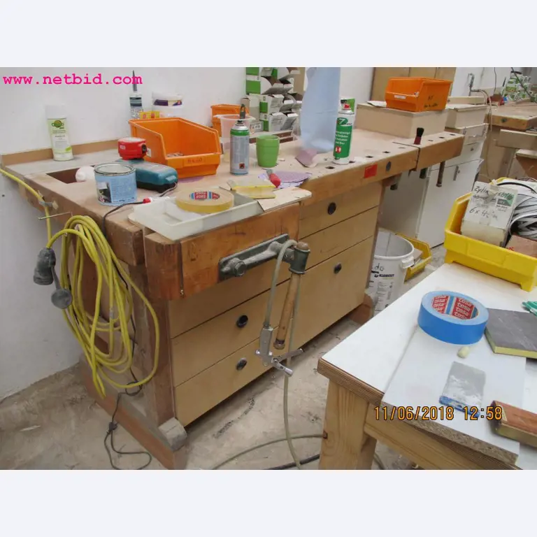 Equipamento operacional e de escritório <br>de um fabricante de móveis-3