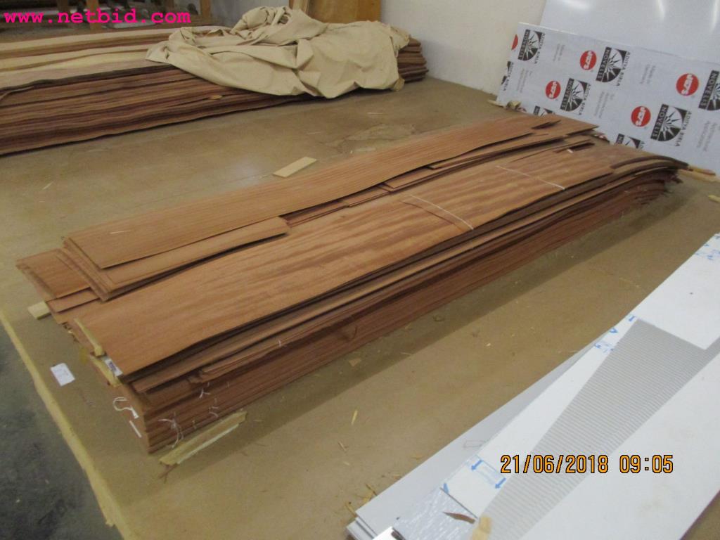 
Equipamento operacional e de escritório <br>de um fabricante de móveis-10