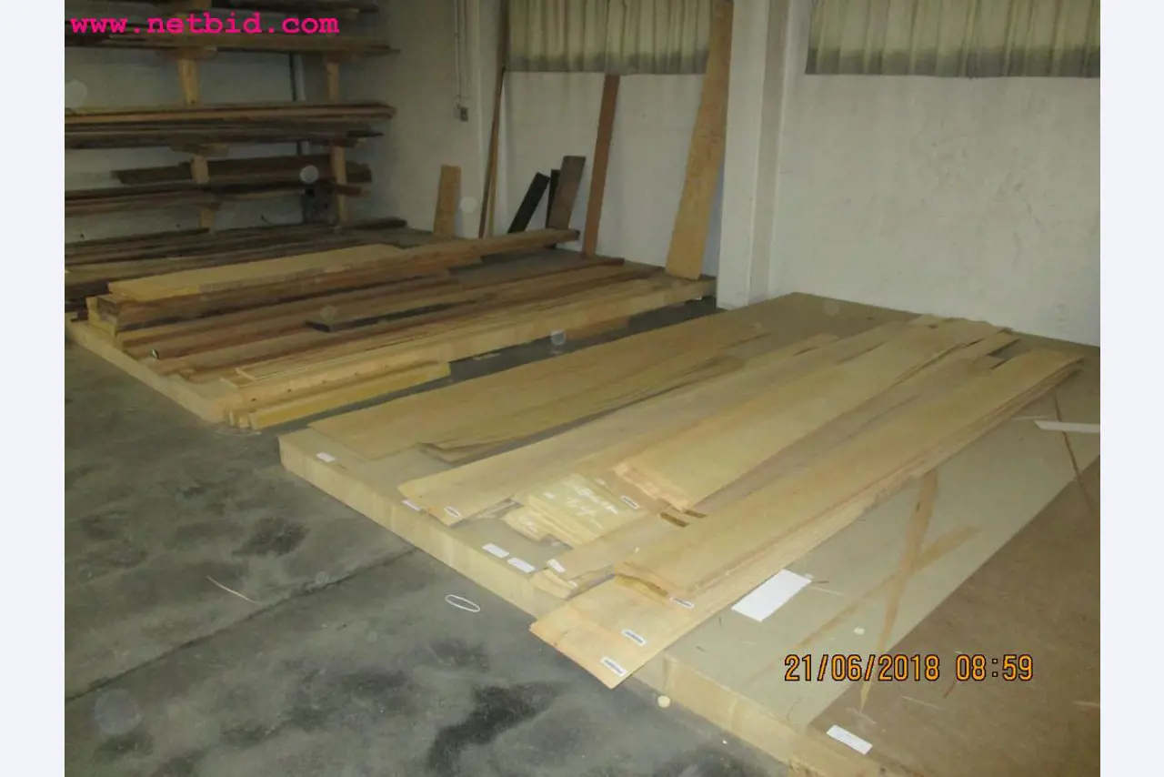 Equipamento operacional e de escritório <br>de um fabricante de móveis-12