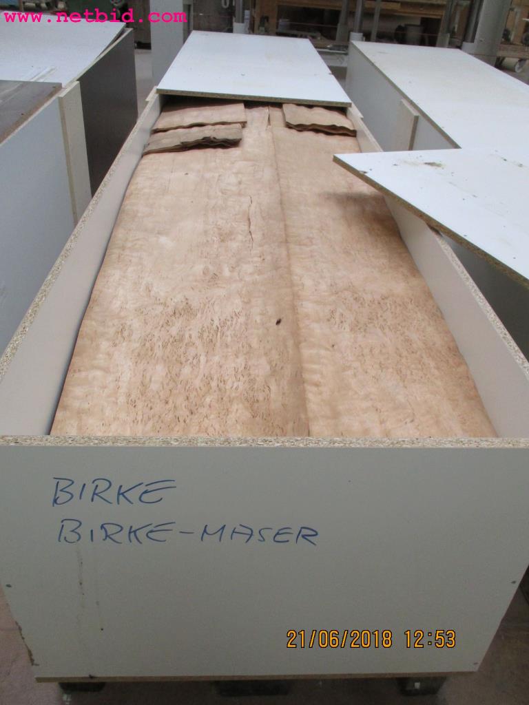 
Equipamento operacional e de escritório <br>de um fabricante de móveis-13