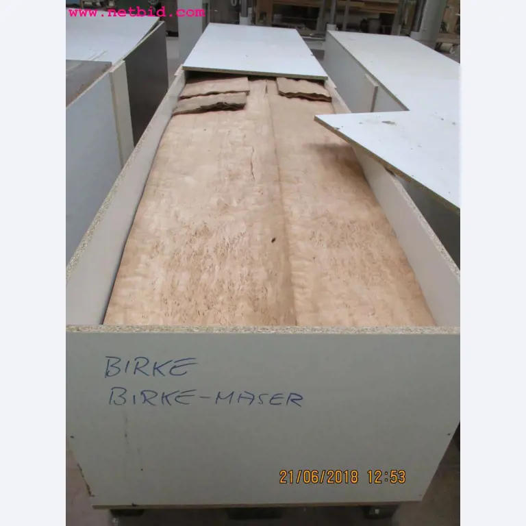 Equipamento operacional e de escritório <br>de um fabricante de móveis-13