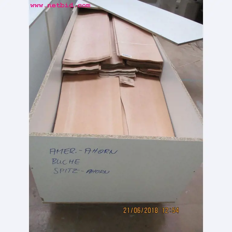 Equipamento operacional e de escritório <br>de um fabricante de móveis-14