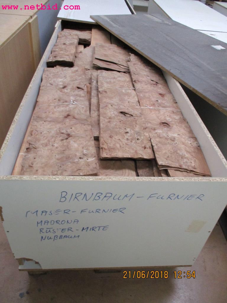 
Equipamento operacional e de escritório <br>de um fabricante de móveis-15