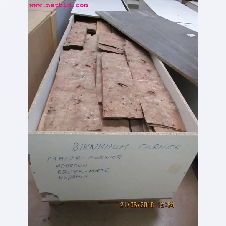 Equipamento operacional e de escritório <br>de um fabricante de móveis-15