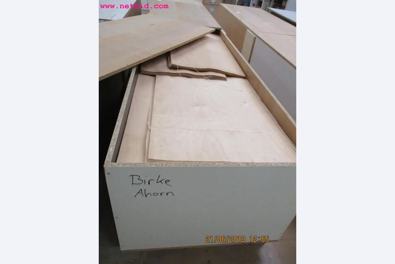 Equipamento operacional e de escritório <br>de um fabricante de móveis-17