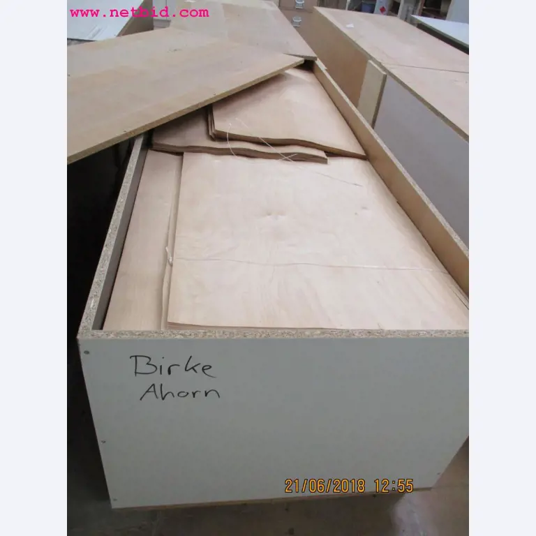 Equipamento operacional e de escritório <br>de um fabricante de móveis-17