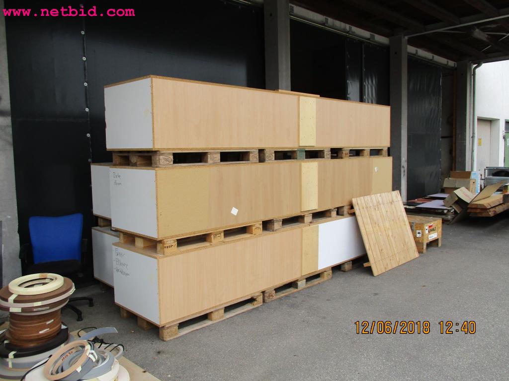 
Equipamento operacional e de escritório <br>de um fabricante de móveis-1