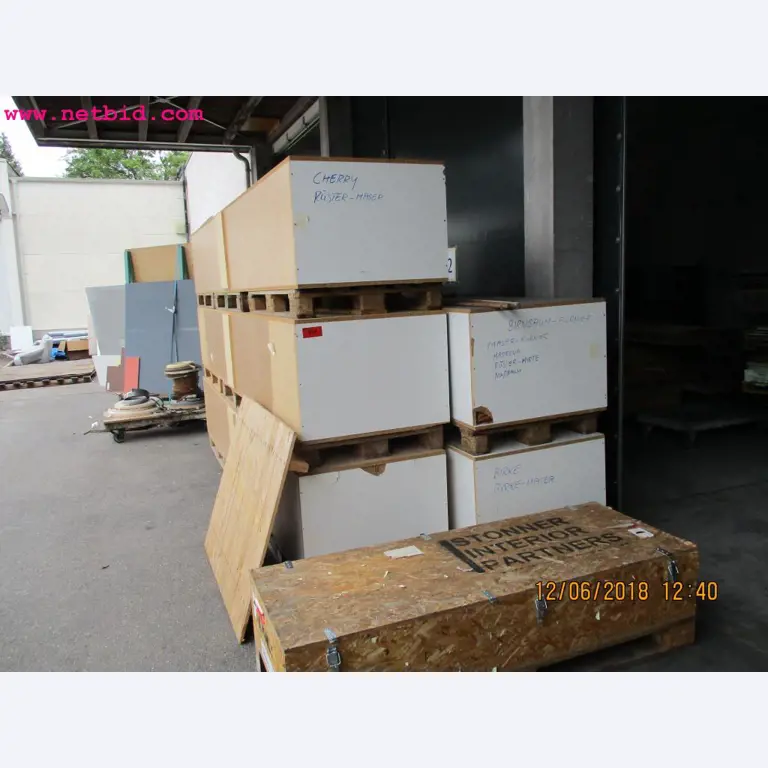 Equipamento operacional e de escritório <br>de um fabricante de móveis-2