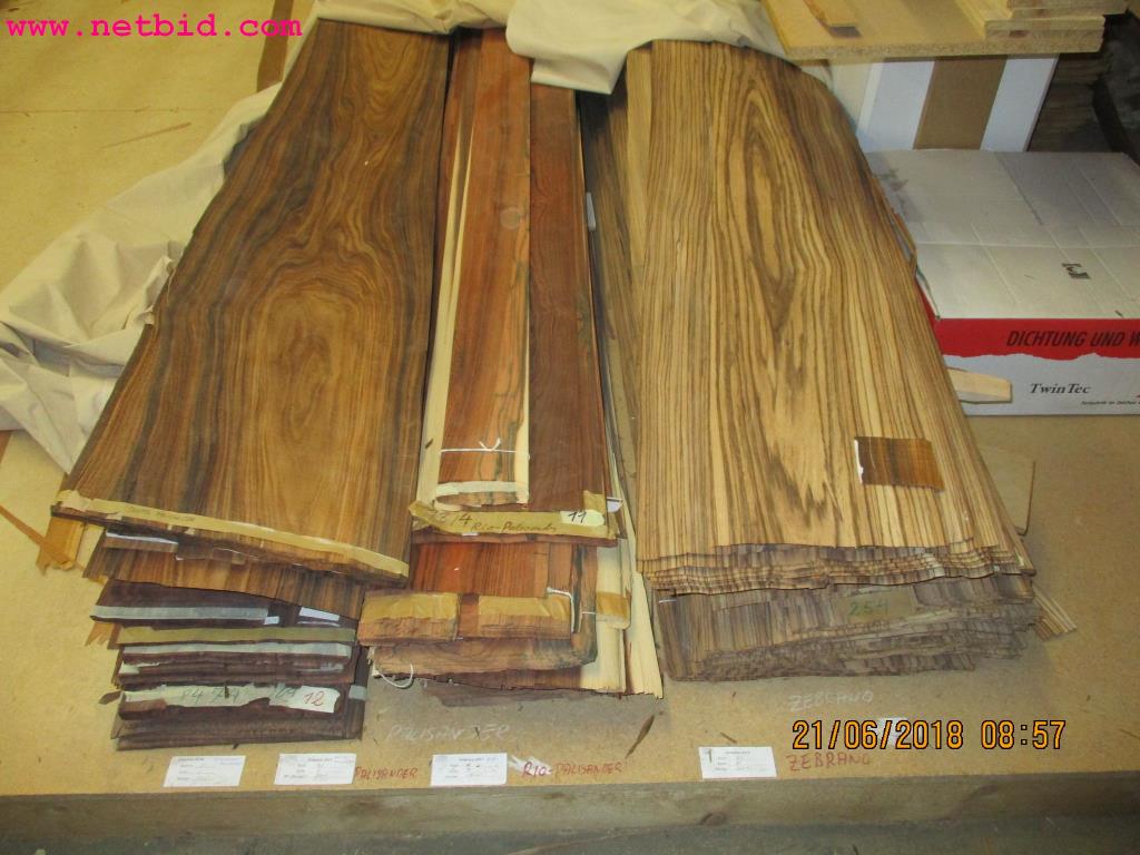 
Equipamento operacional e de escritório <br>de um fabricante de móveis-3