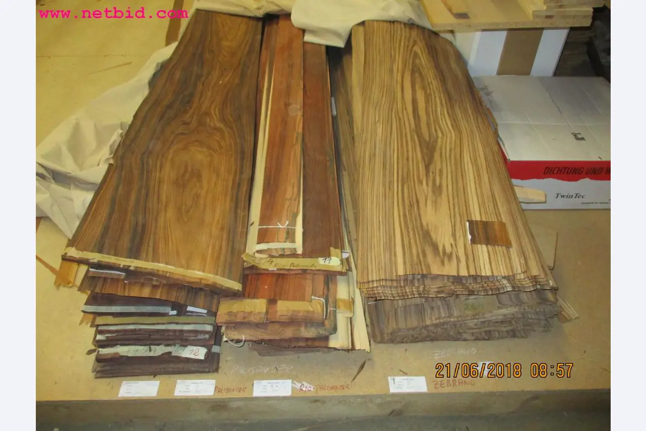 Equipamento operacional e de escritório <br>de um fabricante de móveis-3