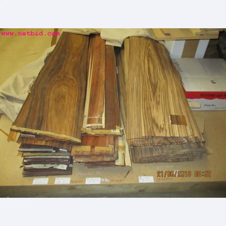 Equipamento operacional e de escritório <br>de um fabricante de móveis-3