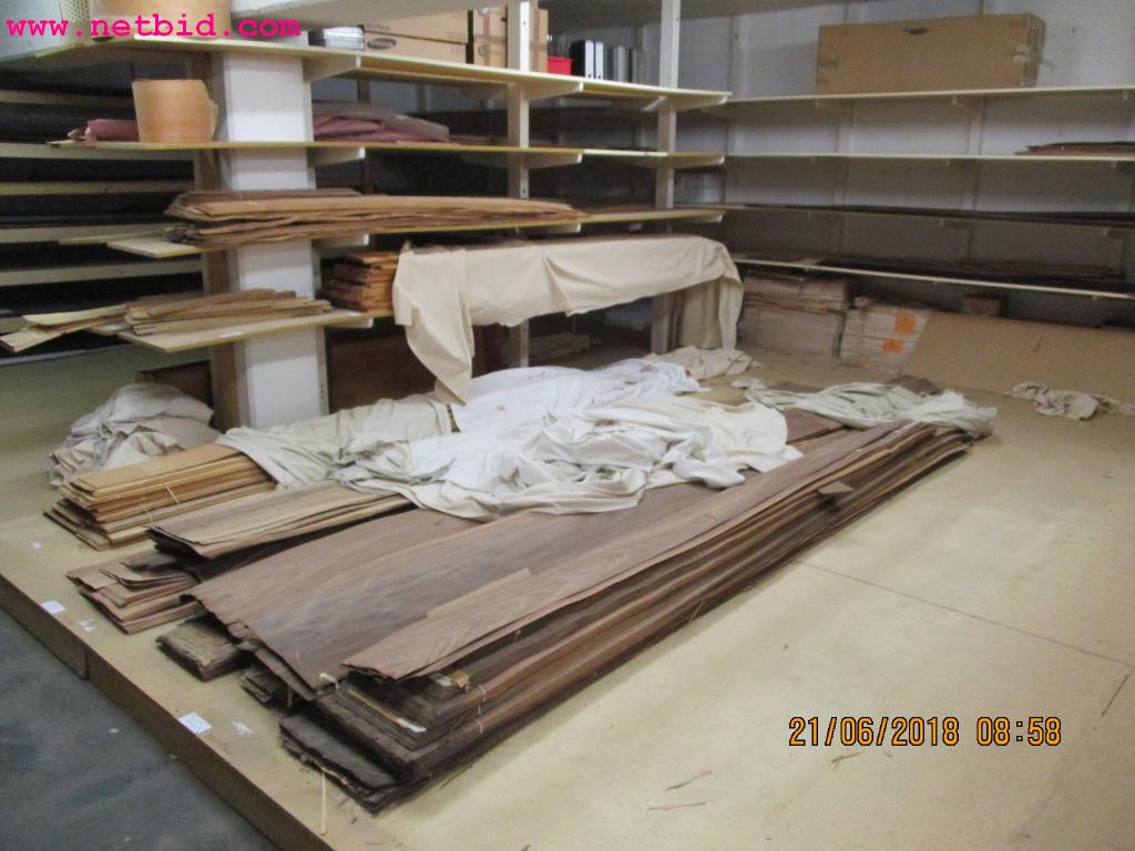 
Equipamento operacional e de escritório <br>de um fabricante de móveis-5