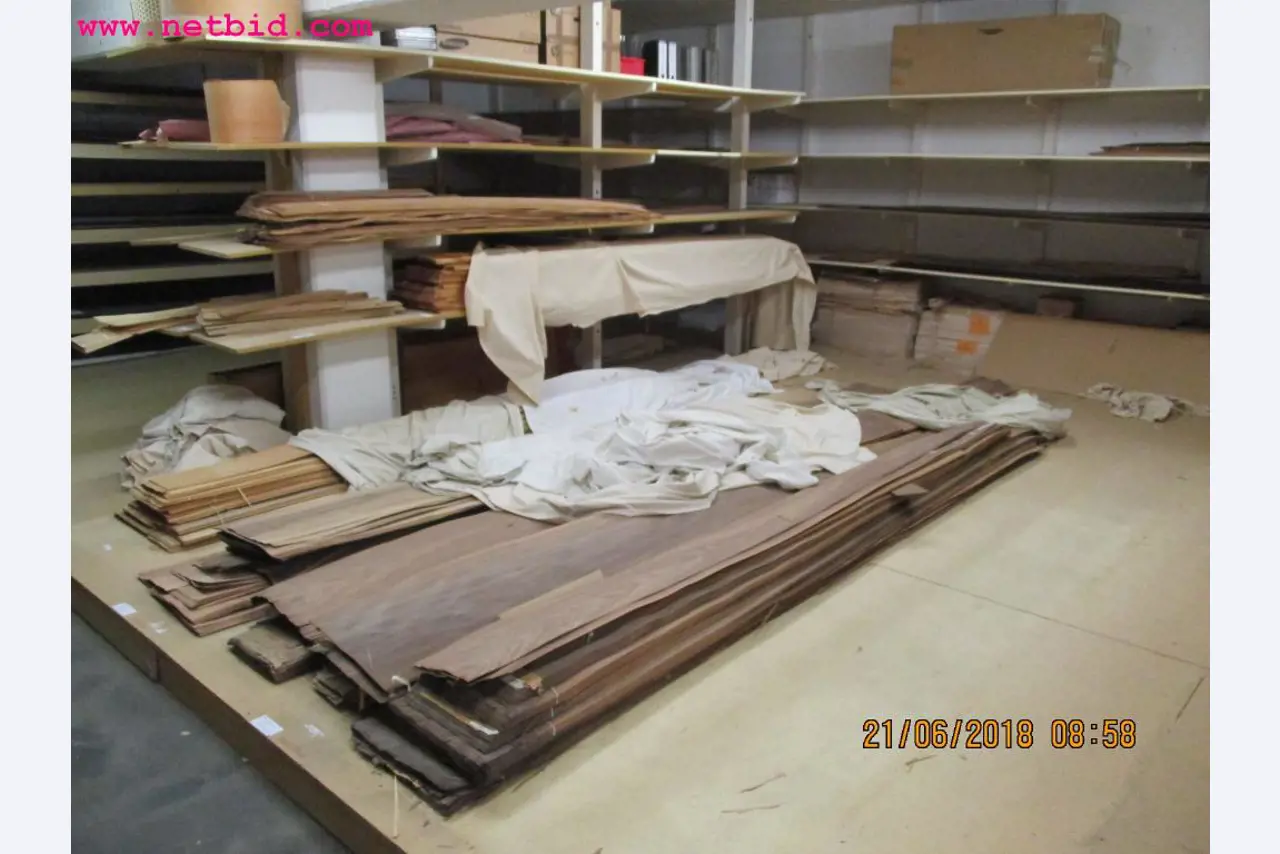 Equipamento operacional e de escritório <br>de um fabricante de móveis-5