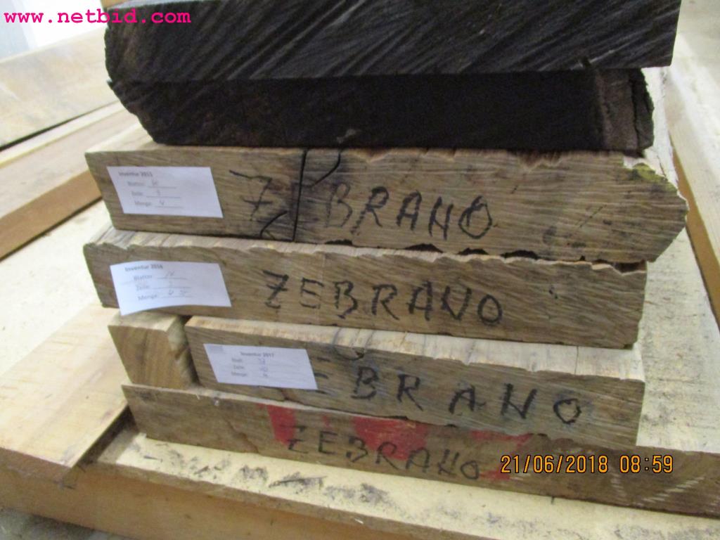 
Equipamento operacional e de escritório <br>de um fabricante de móveis-7