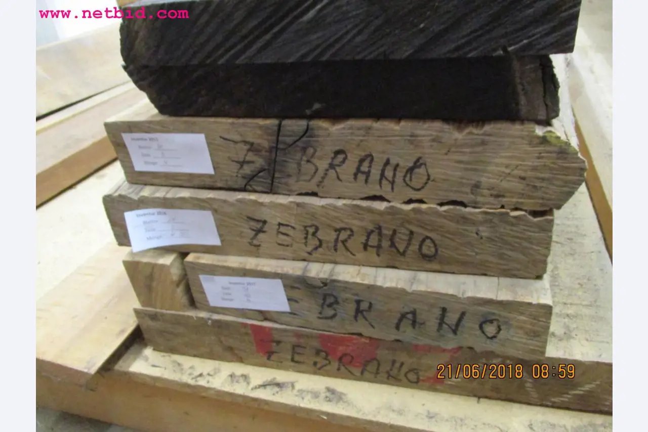 Equipamento operacional e de escritório <br>de um fabricante de móveis-7