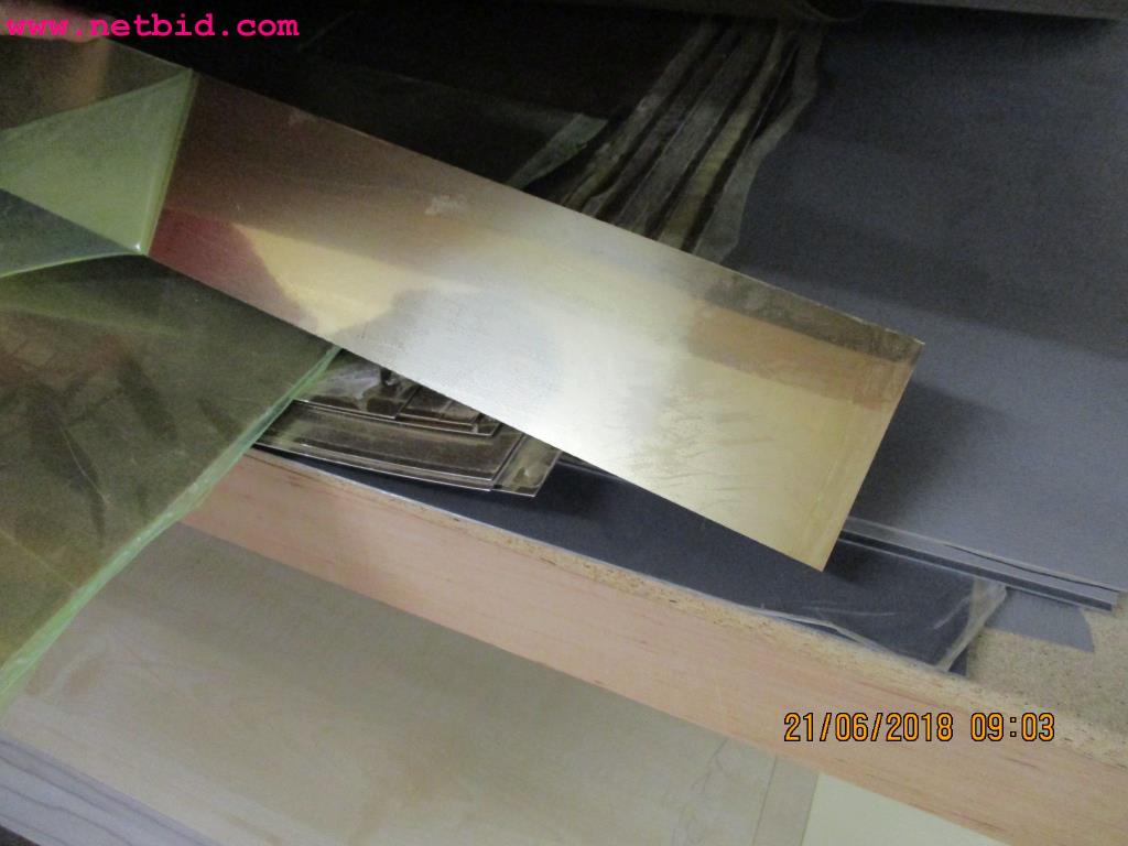 
Equipamento operacional e de escritório <br>de um fabricante de móveis-9