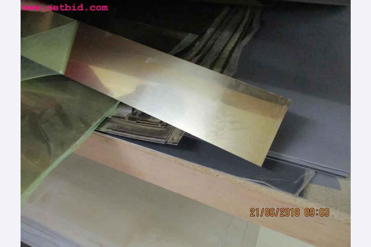 Equipamento operacional e de escritório <br>de um fabricante de móveis-9