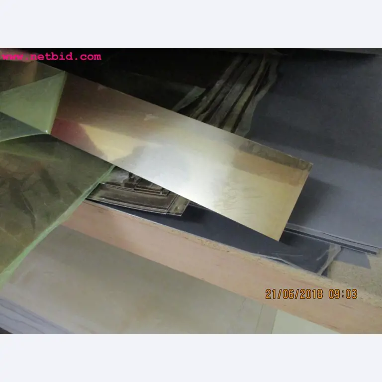 Equipamento operacional e de escritório <br>de um fabricante de móveis-9