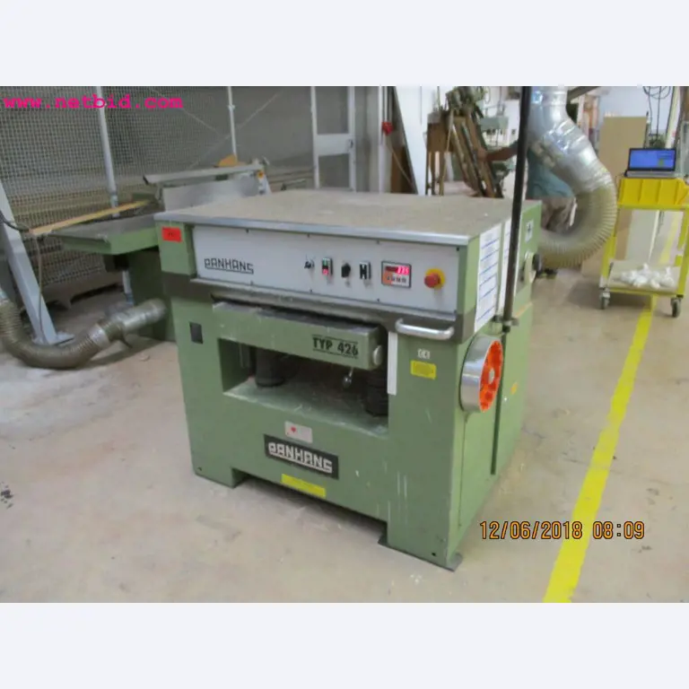 Equipamento operacional e de escritório <br>de um fabricante de móveis-1