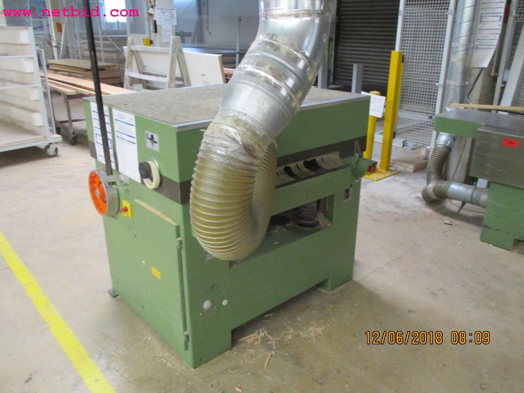 
Equipamento operacional e de escritório <br>de um fabricante de móveis-2