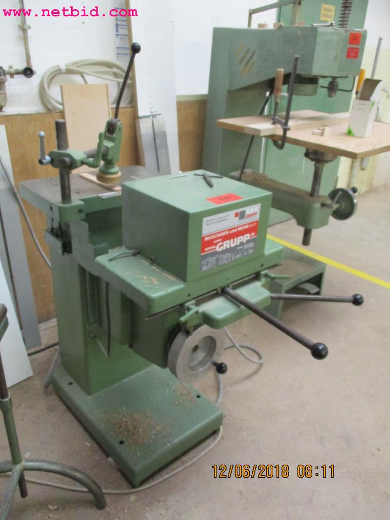 
Equipamento operacional e de escritório <br>de um fabricante de móveis-1