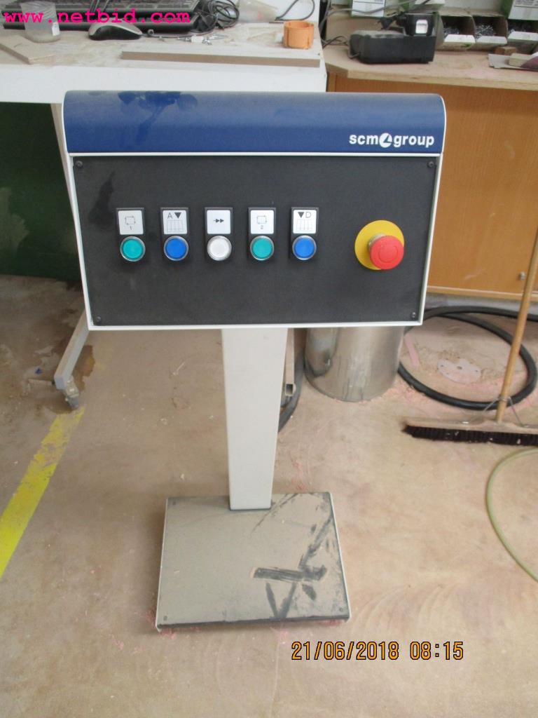 
Equipamento operacional e de escritório <br>de um fabricante de móveis-12