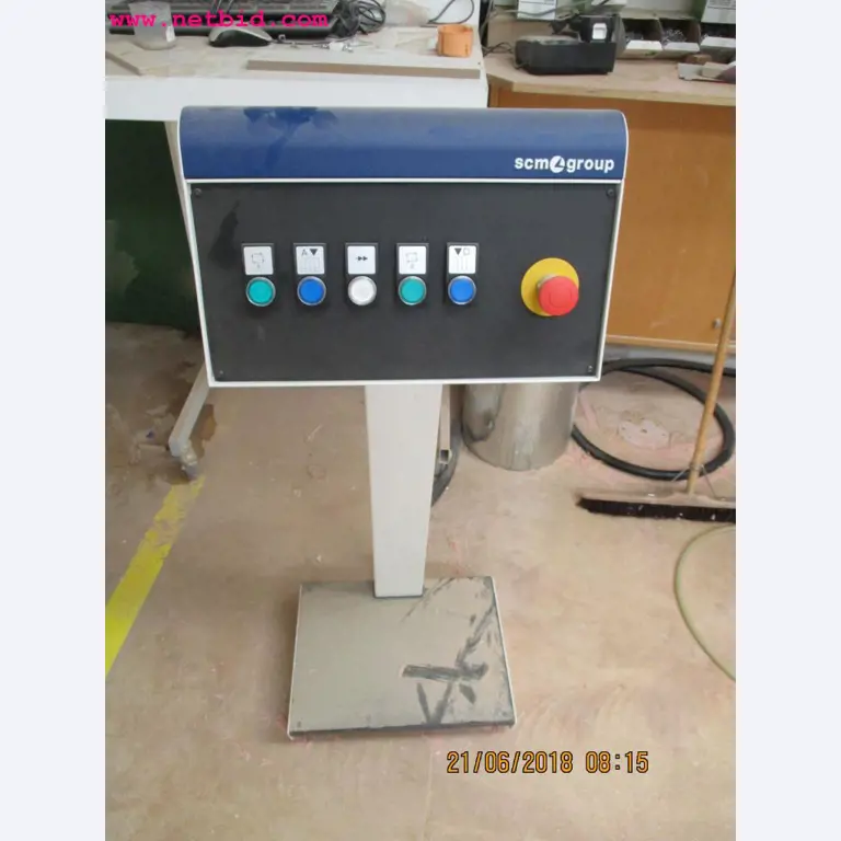 Equipamento operacional e de escritório <br>de um fabricante de móveis-12