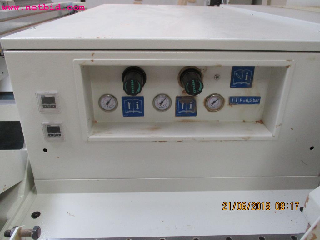 
Equipamento operacional e de escritório <br>de um fabricante de móveis-15